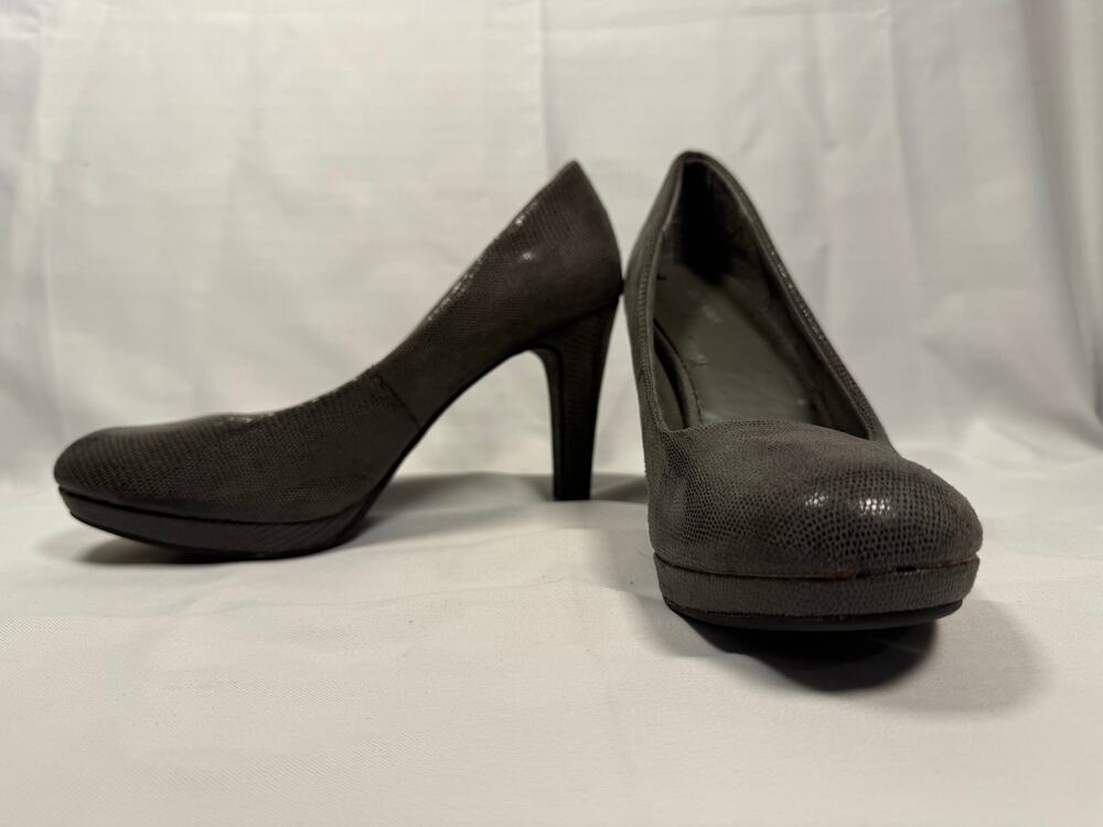 Old Navy Women's Gray Round Toe Platform Pumps Size 9 Textured Heels